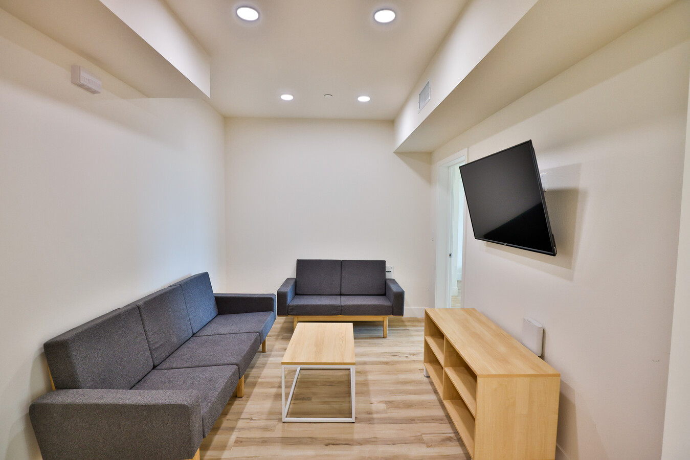 Phoenix Apartments, undefined, 1421 W Adams Blvd, Los Angeles, CA 90007, USA, Photo:5