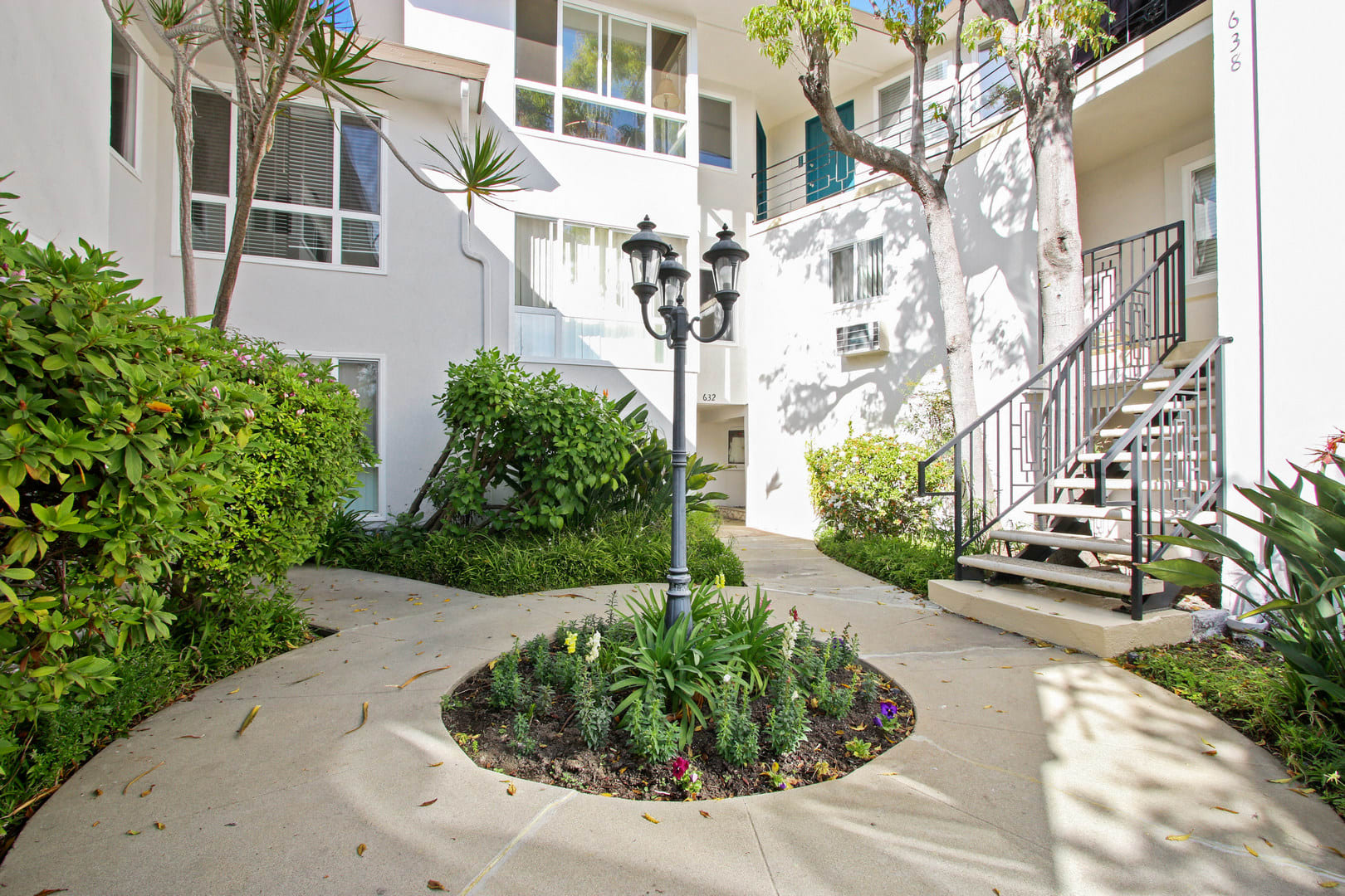 Levering Apartments, ucla, 628 Levering Ave, Los Angeles, CA 90024, USA, Photo:2