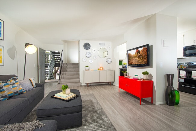 3170 - University Crest Apts, undefined, 3130-3170 Canyon Crest Dr, Riverside, CA 92507, Photo:2