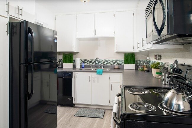 3170 - University Crest Apts, undefined, 3130-3170 Canyon Crest Dr, Riverside, CA 92507, Photo:4