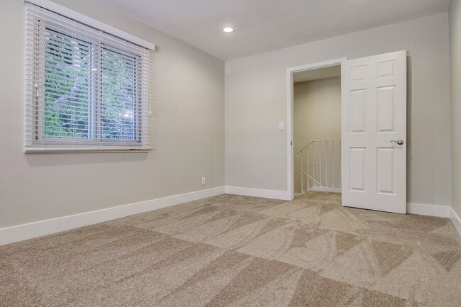 Fairway Villas Apartment Homes, undefined, 20122 Santa Ana Ave, Newport Beach, CA 92660, Photo:3