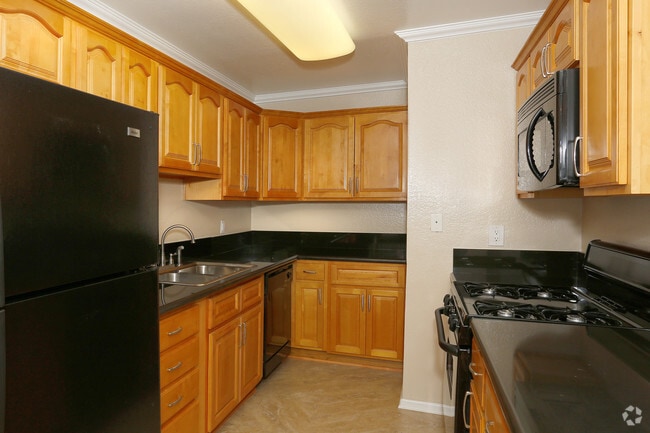 Canyon Crest Village Apartments, undefined, 5200 Chicago Ave, Riverside, CA 92507, Photo:1