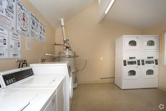 Canyon Crest Village Apartments, undefined, 5200 Chicago Ave, Riverside, CA 92507, Photo:2