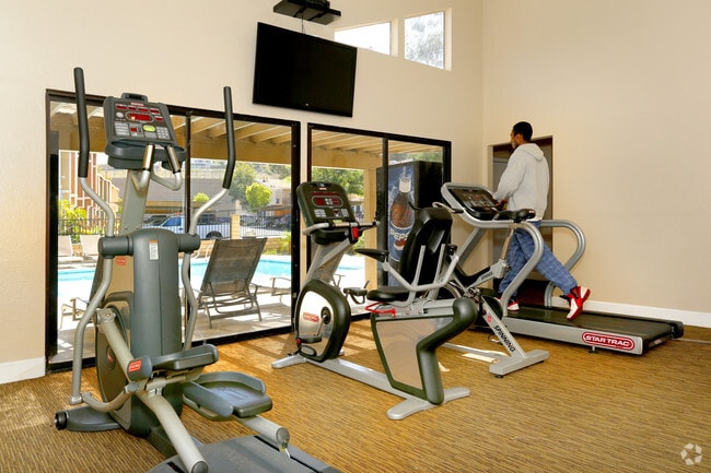 Canyon Crest Village Apartments, undefined, 5200 Chicago Ave, Riverside, CA 92507, Photo:4
