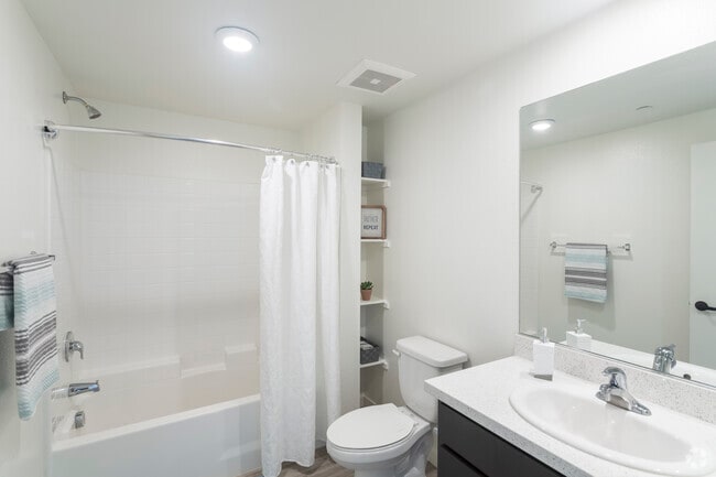 FiftyOne Baltimore at the Crossroads, undefined, 5120 Baltimore Dr, La Mesa, CA 91942, United States, Photo:3