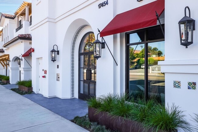 17454 Chatsworth St Unit 104, csun, 17454 Chatsworth St, Los Angeles, CA 91344, Photo:4