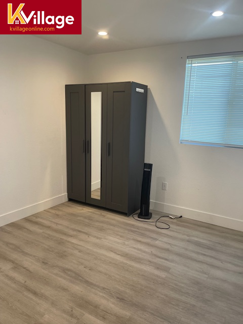 Get your own room @ K Village Apts, undefined, 1571 W 37th Pl, Los Angeles, CA 90018, USA, Photo:1