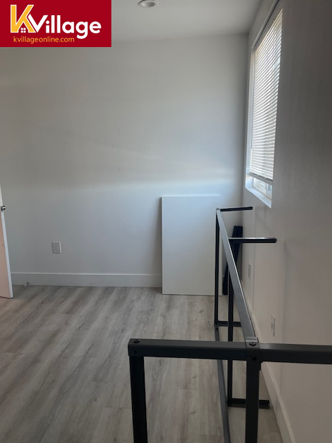 Get your own room @ K Village Apts, undefined, 1571 W 37th Pl, Los Angeles, CA 90018, USA, Photo:3
