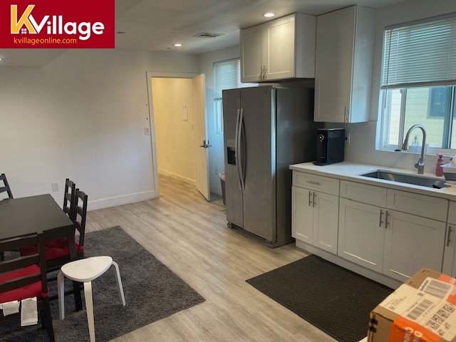 Get your own room @ K Village Apts, undefined, 1571 W 37th Pl, Los Angeles, CA 90018, USA, Photo:6