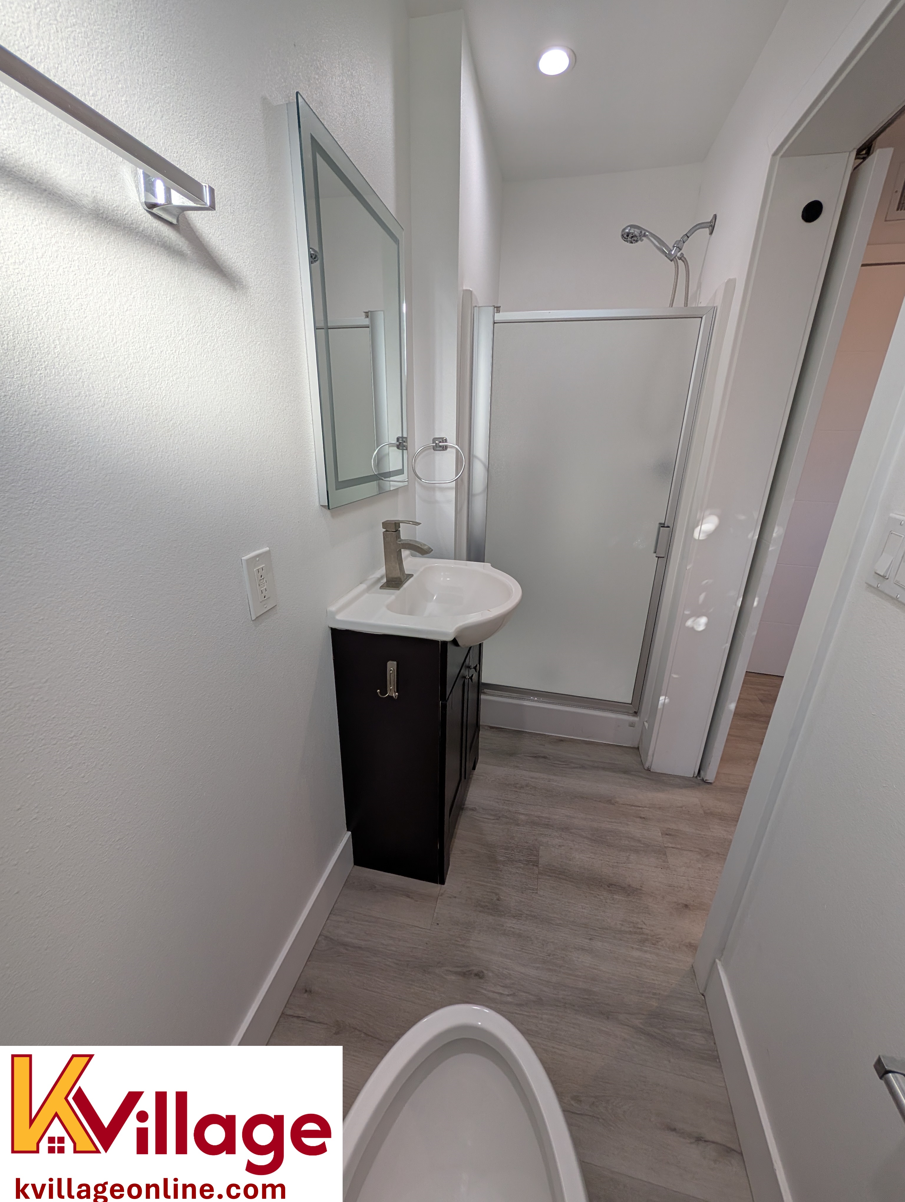 Get your own room @ K Village Apts, undefined, 1571 W 37th Pl, Los Angeles, CA 90018, USA, Photo:9