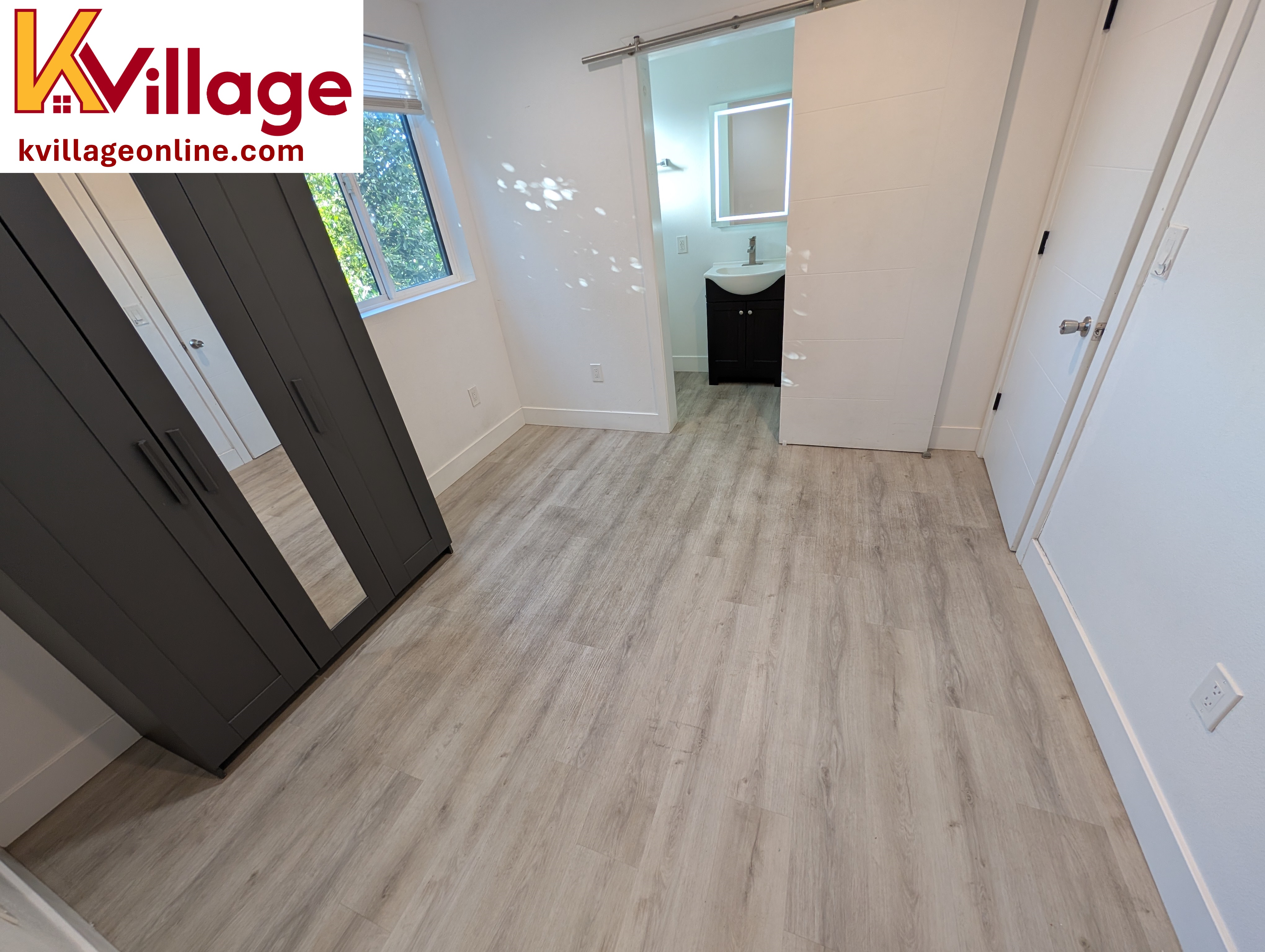 Get your own room @ K Village Apts, undefined, 1571 W 37th Pl, Los Angeles, CA 90018, USA, Photo:11