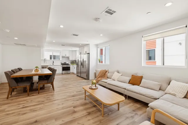 1252 W 37th St exterior