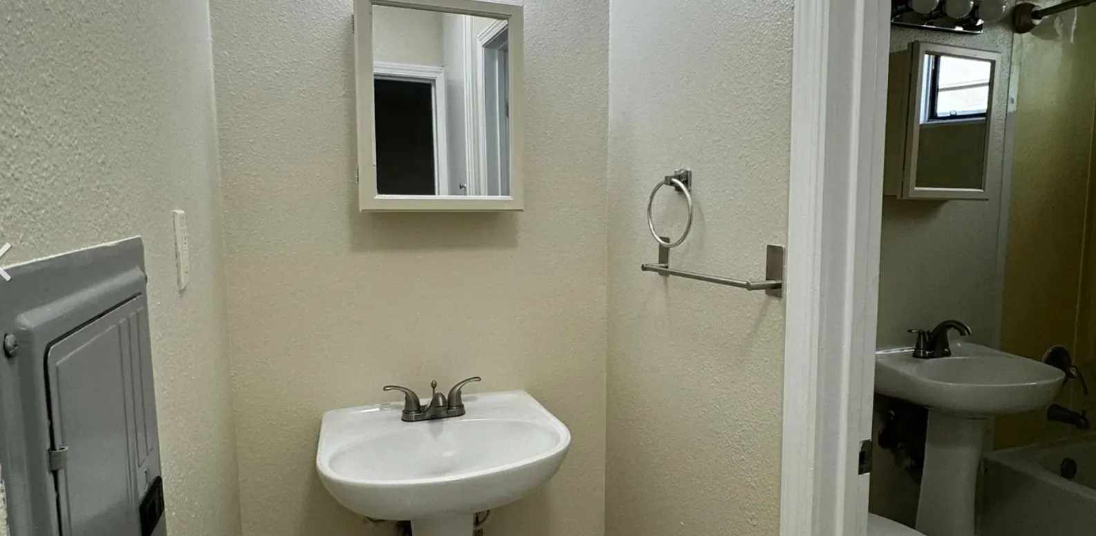 Trojan Palms, undefined, 1129 W 30th St, Los Angeles, CA 90007, USA, Photo:4