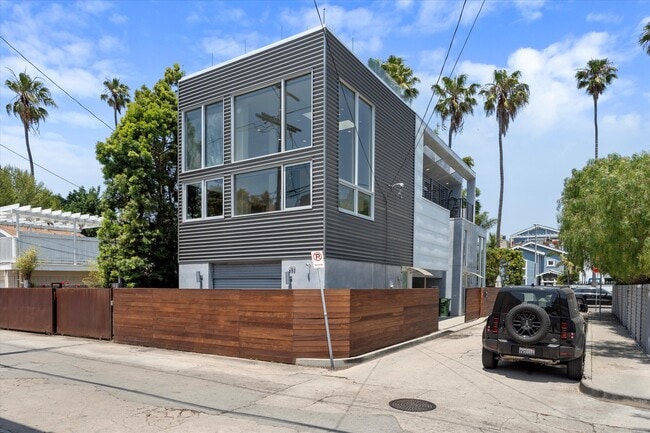 483 Carroll Canal Ct, undefined, 483 Carroll Canal Ct, Venice, CA 90291, Photo:1