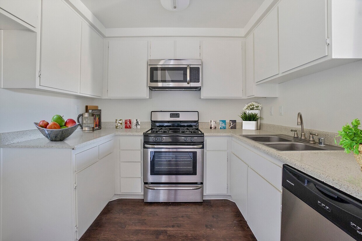 17810 Merridy St, csun, 17810 Merridy St, Northridge, CA 91325, California, United States, Photo:0