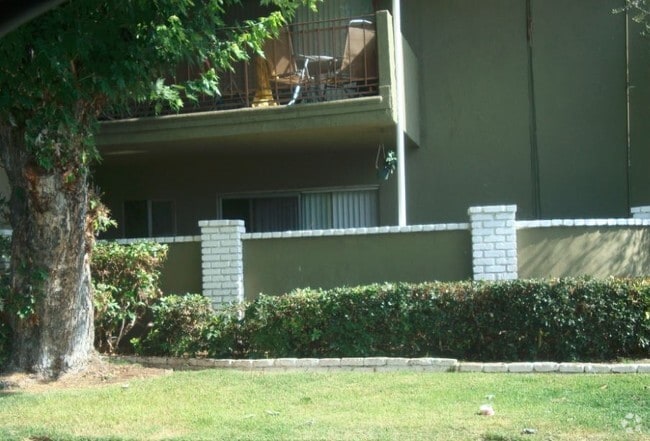 Emerald Pointe Apartments, undefined, 1863 12th St, Riverside, CA 92507, Photo:2