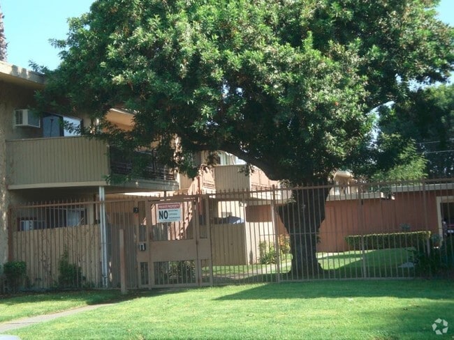 Emerald Pointe Apartments, undefined, 1863 12th St, Riverside, CA 92507, Photo:3