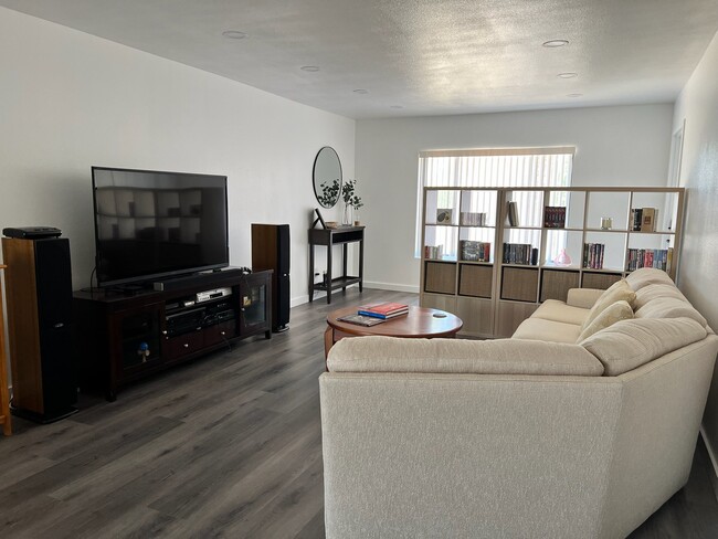 907 E Broadmor Dr, undefined, 907 E Broadmor Dr, Tempe, AZ 85282, Photo:2