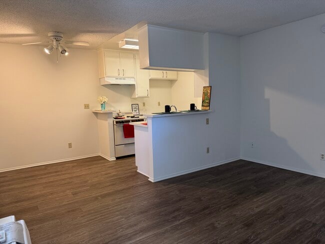 Halsted Garden Apartments, csun, 17821 Halsted St, Northridge, CA 91325, Los Angeles County, Photo:3