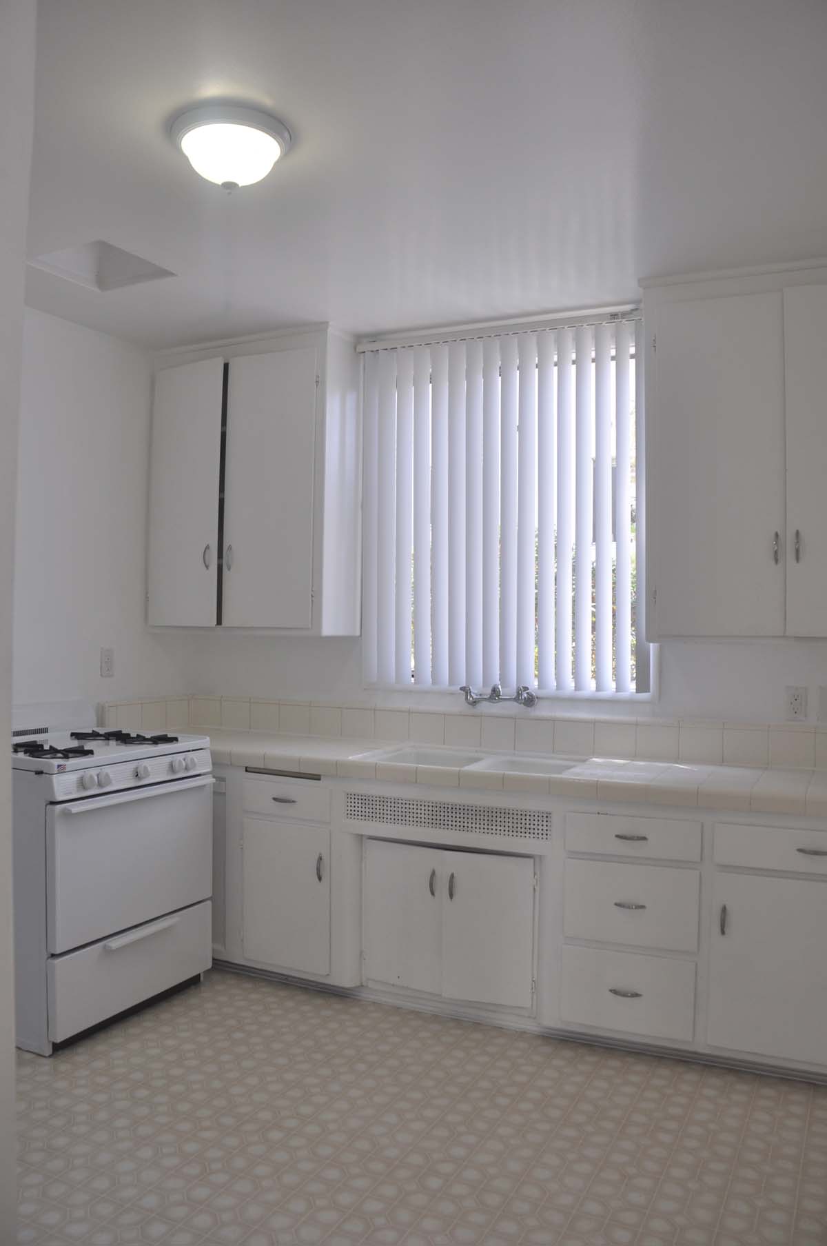 656 Kelton, ucla, 656 Kelton Ave, Los Angeles, CA 90024, USA, Photo:2