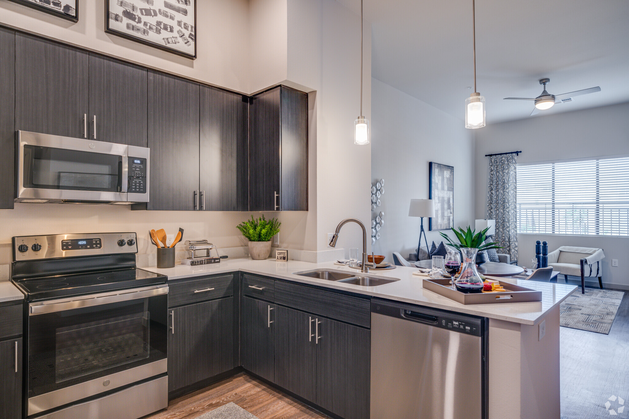 NOVO Broadway Apartments, undefined, 711 W Broadway Rd, Tempe, AZ 85282, USA, Photo:3
