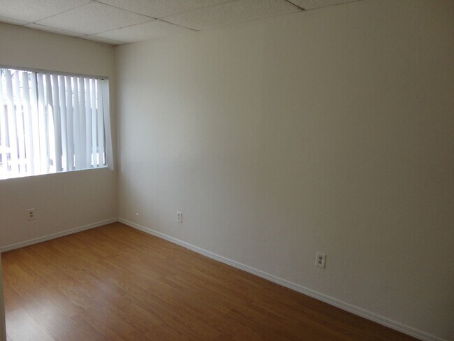 5368 W Falls View Dr Unit 5368 W FALLS VIEW DR, undefined, 5368 W Falls View Dr Unit 5368 W FALLS VIEW DR, San Diego, CA 92115, Photo:4