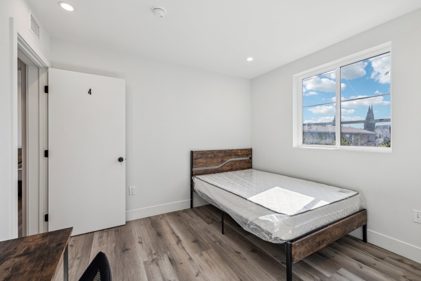1151 W 37th Dr, usc, 1151 W 37th Dr, Los Angeles, CA 90007, USA, Photo:2