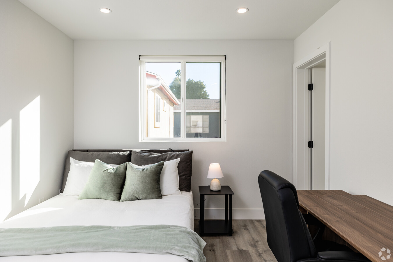 1151 W 37th Dr, usc, 1151 W 37th Dr, Los Angeles, CA 90007, USA, Photo:5