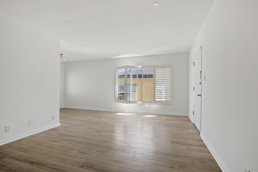 943 6th St Unit J, smc, 943 6th St, Santa Monica, CA 90403, USA, Photo:9