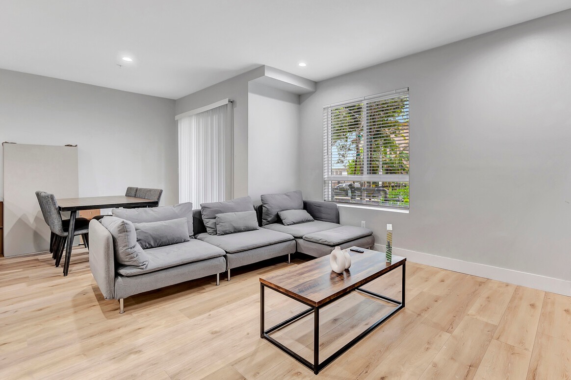 1181 Rolland Curtis Pl, usc, 1181 Rolland Curtis Pl, Los Angeles, CA 90037, USA, Photo:0