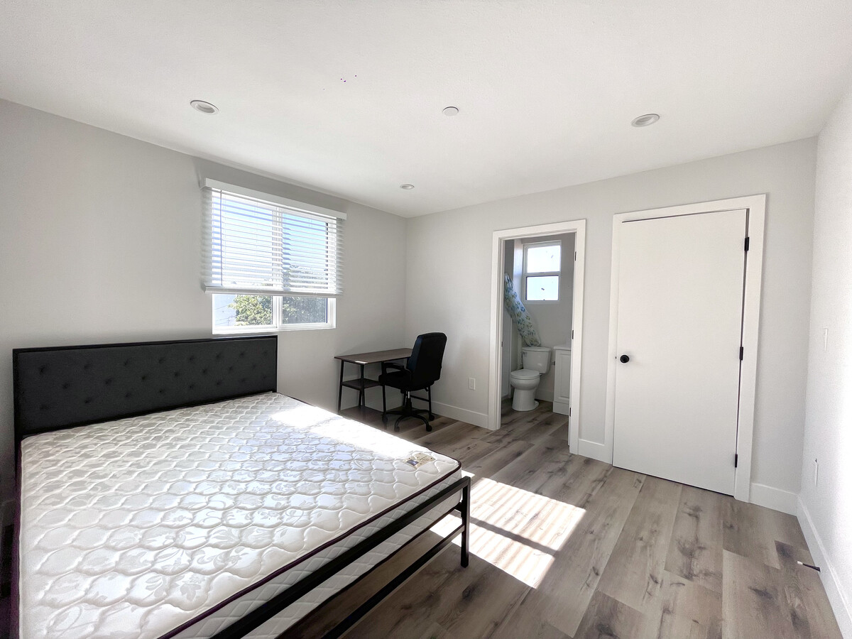 1181 Rolland Curtis Pl, usc, 1181 Rolland Curtis Pl, Los Angeles, CA 90037, USA, Photo:1