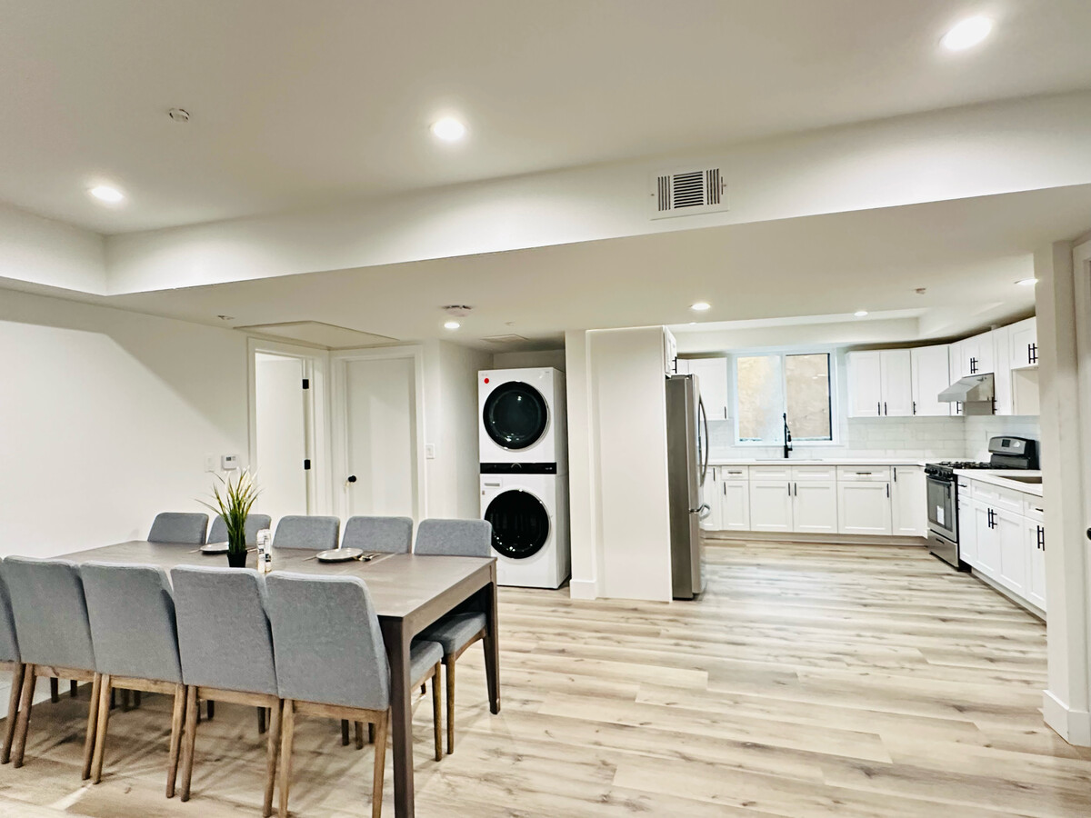 1181 Rolland Curtis Pl, usc, 1181 Rolland Curtis Pl, Los Angeles, CA 90037, USA, Photo:2