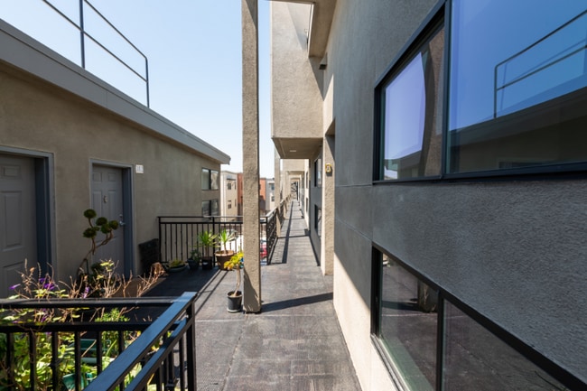 1130 65th St, undefined, 1130 65th St, Oakland, CA 94608, United States, Photo:1