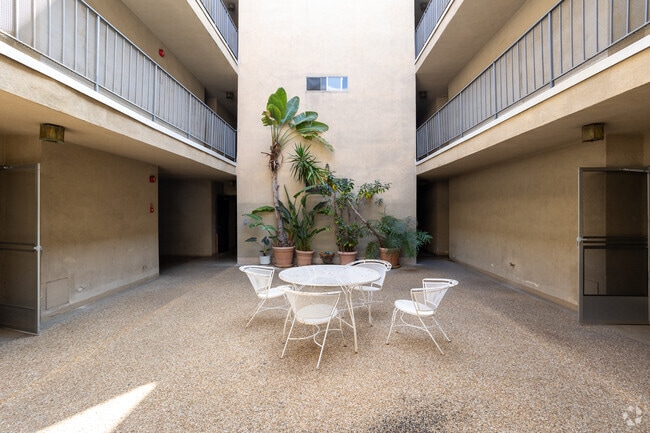 1711 Corinth Ave, undefined, 1711 Corinth Ave, Los Angeles, CA 90025, United States, Photo:2