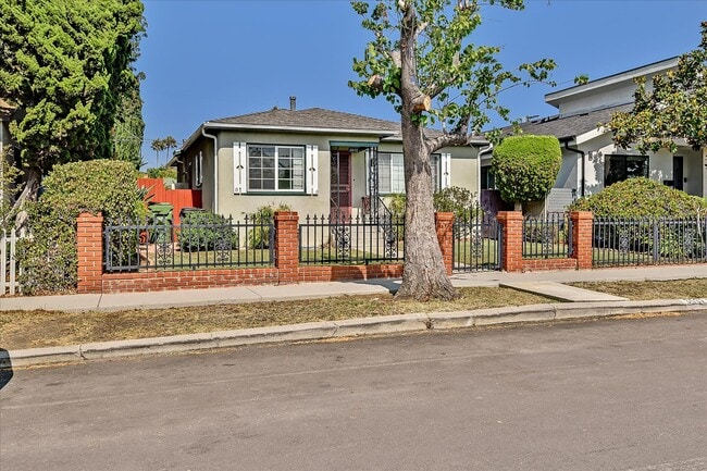 3532 Maplewood Ave, undefined, 3532 Maplewood Ave, Los Angeles, CA 90066, Photo:2