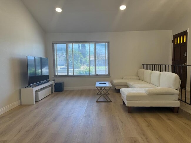 265 W Campus View Dr, undefined, 265 W Campus View Dr, Riverside, CA 92507, Photo:1