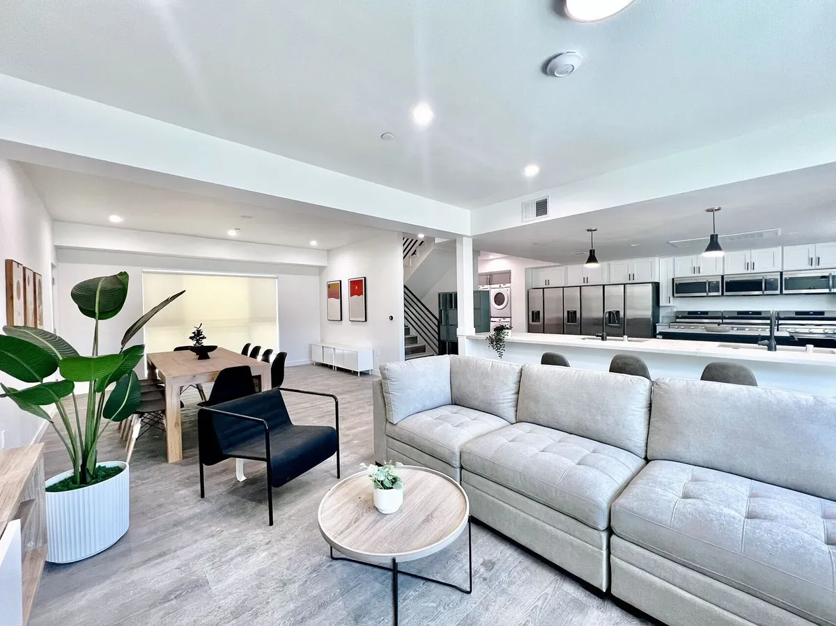 1439 W 37th Dr, undefined, 1439 W 37th Dr, Los Angeles, CA 90018, Photo:1