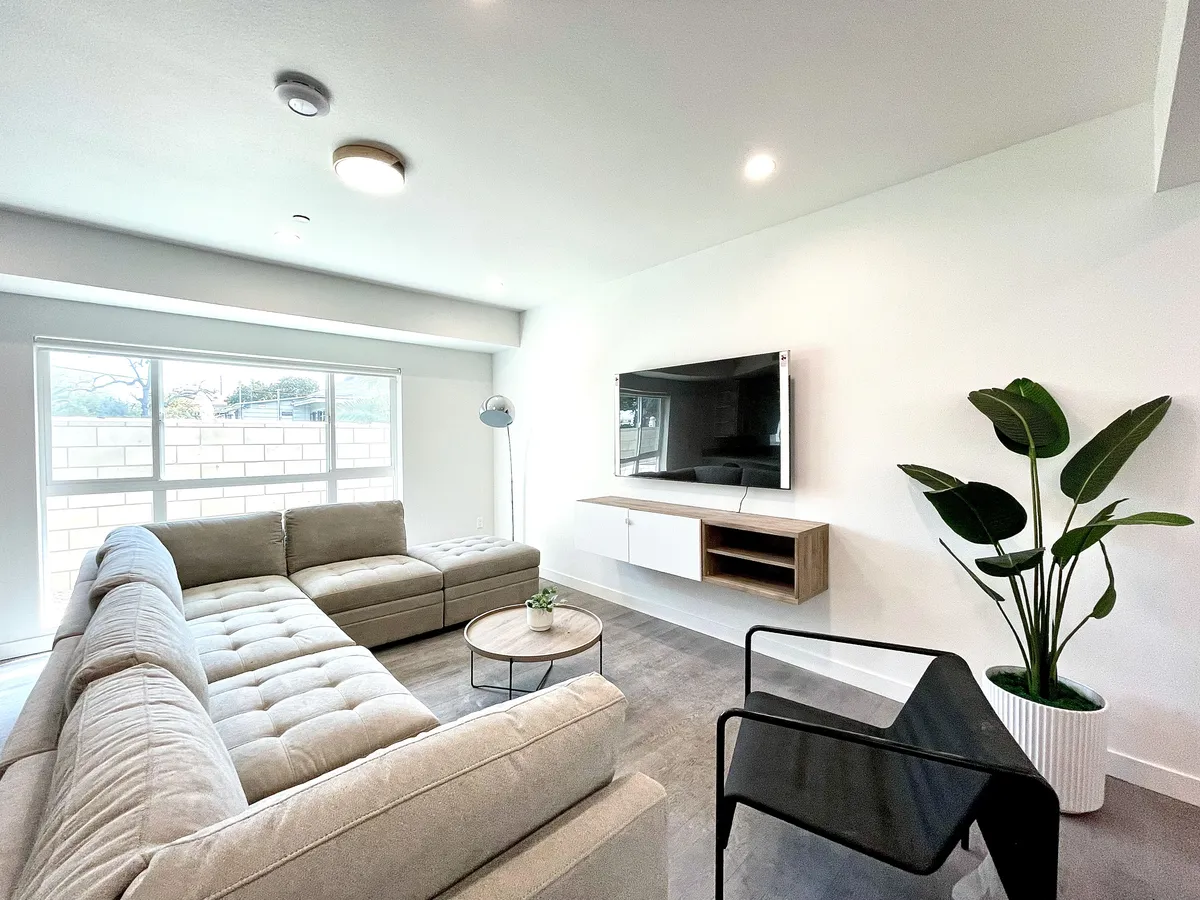 1439 W 37th Dr, undefined, 1439 W 37th Dr, Los Angeles, CA 90018, Photo:3