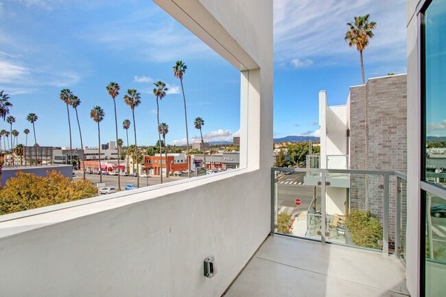 3008 Santa Monica Blvd Unit 306, undefined, 3008 Santa Monica Blvd Unit 306, Santa Monica, CA 90404, Photo:3