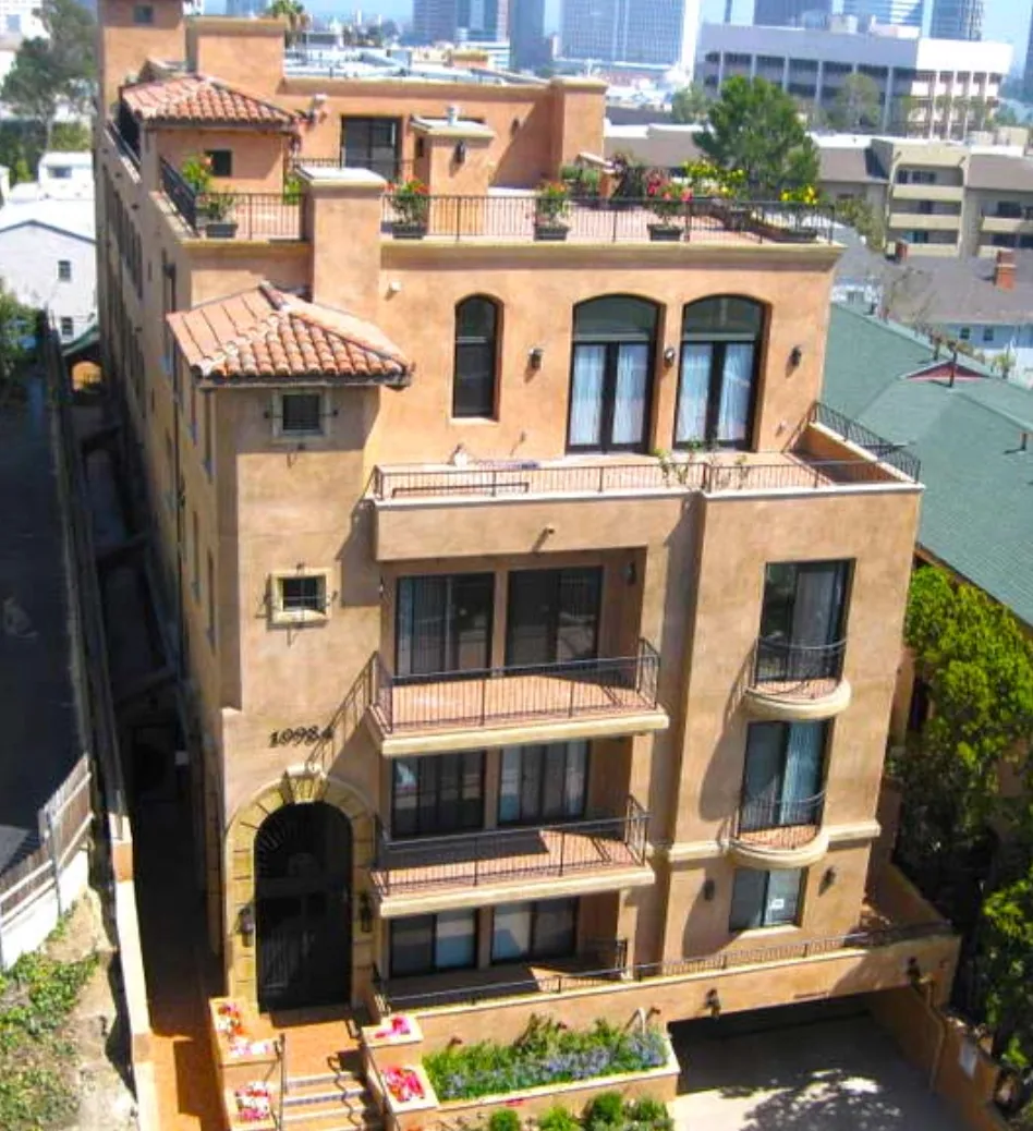 Mollie's Sublet - Student Housing near UCLA