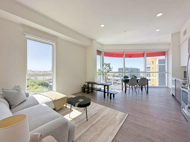 The Roya, usc, 760 Serrano Ave, Los Angeles, CA 90005, USA, Photo:2