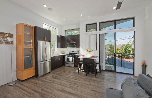 809 Warren Ave, undefined, 809 Warren Ave, Los Angeles, CA 90291, Photo:3