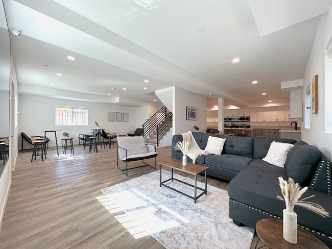 1587 W 35th St, usc, 1587 W 35th St, Los Angeles, CA 90018, USA, Photo:3
