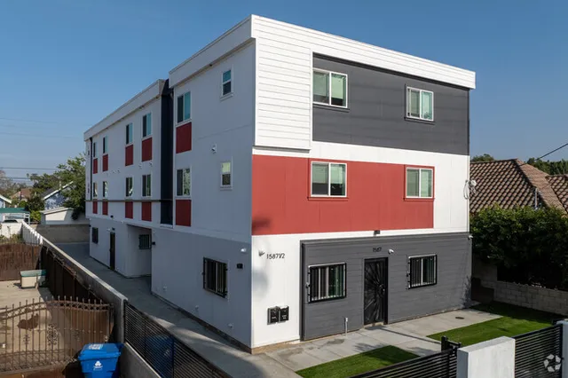 1587 W 35th St exterior
