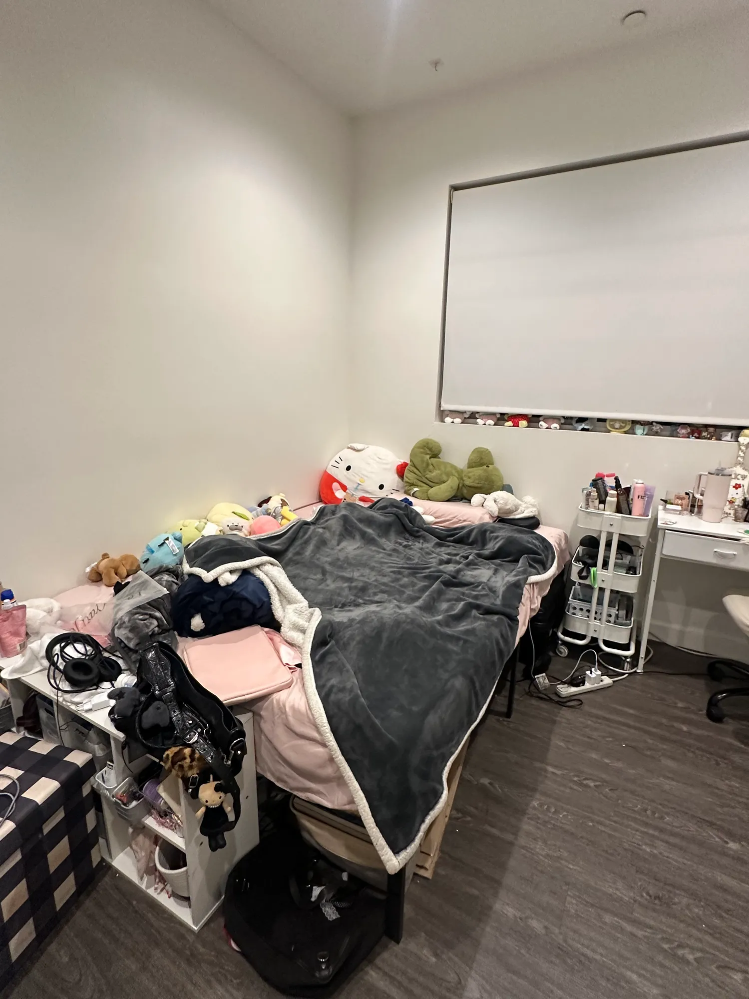 Den on Levering, ucla, 610 Levering Ave, Los Angeles, CA 90024, USA