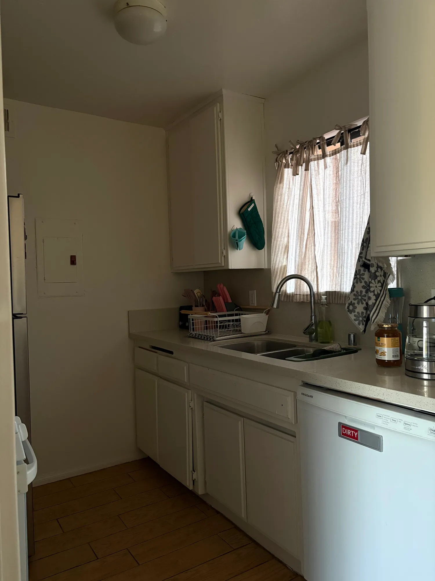 FALL 2026 SINGLE IN WESTWOOD, ucla, 516 Glenrock Ave, Los Angeles, CA 90024, USA