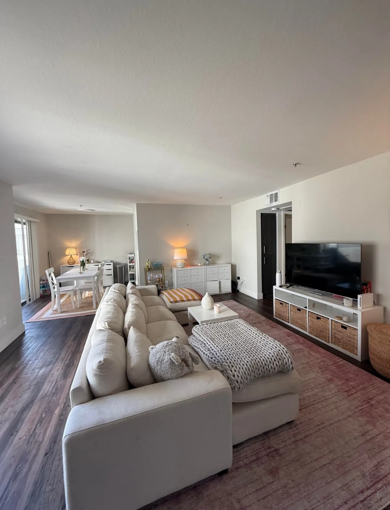 Atrium apartments — subletting a room&bathroom, ucla, 10965 Strathmore Dr, Los Angeles, CA 90024, USA