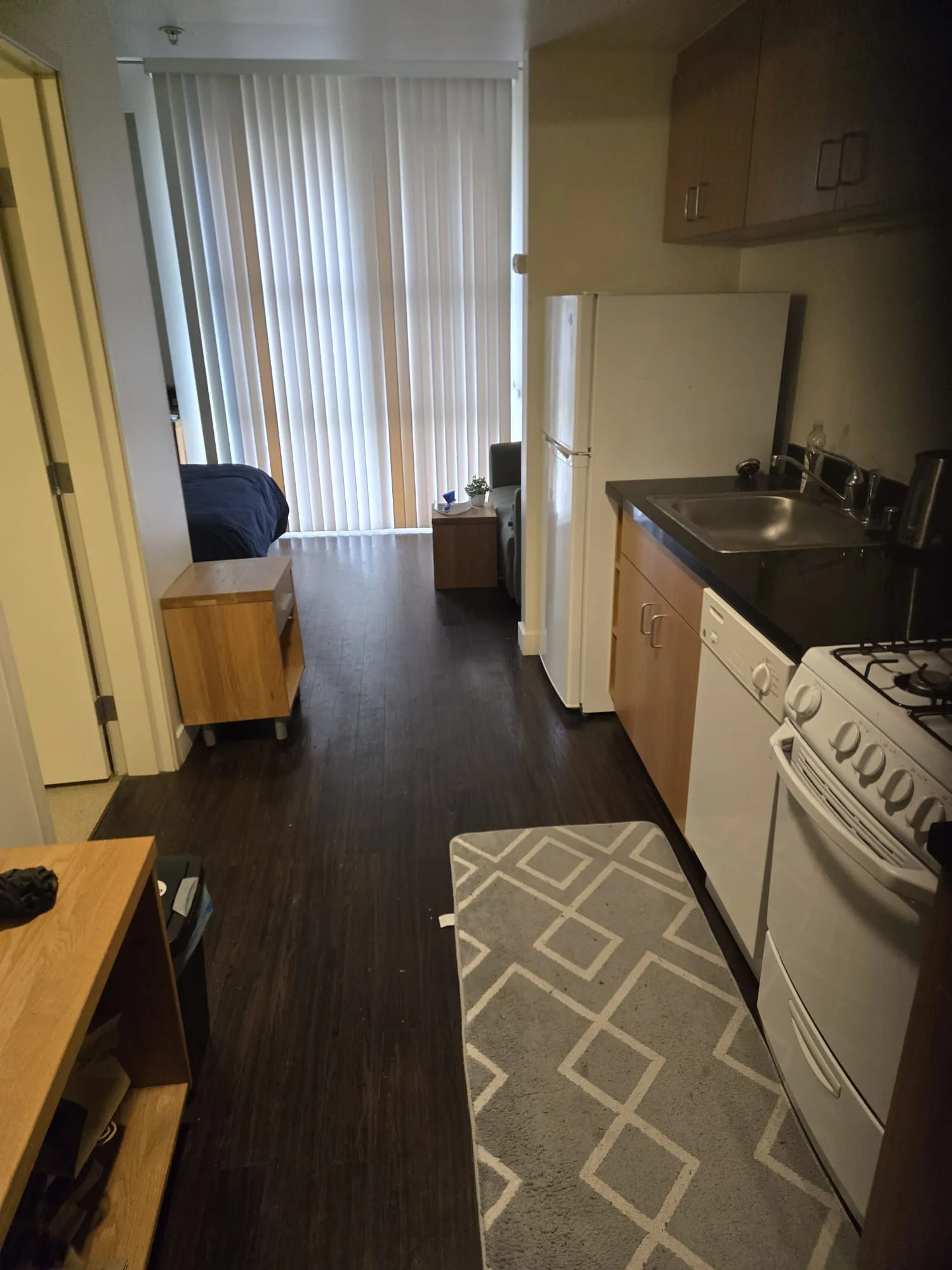 UCLA Weyburn Terrace Furnished Studio | Jul 20–Sep 21, ucla, Weyburn Terrace, Los Angeles, CA 90024, USA, Photo:2