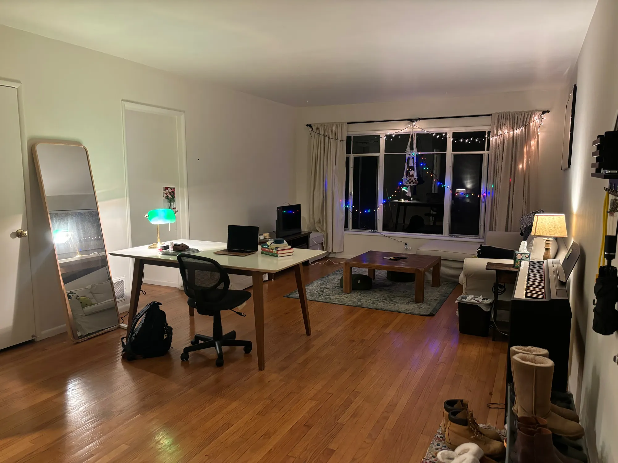 Midvale Apt, ucla, 510 Midvale Ave, Los Angeles, CA 90024, USA