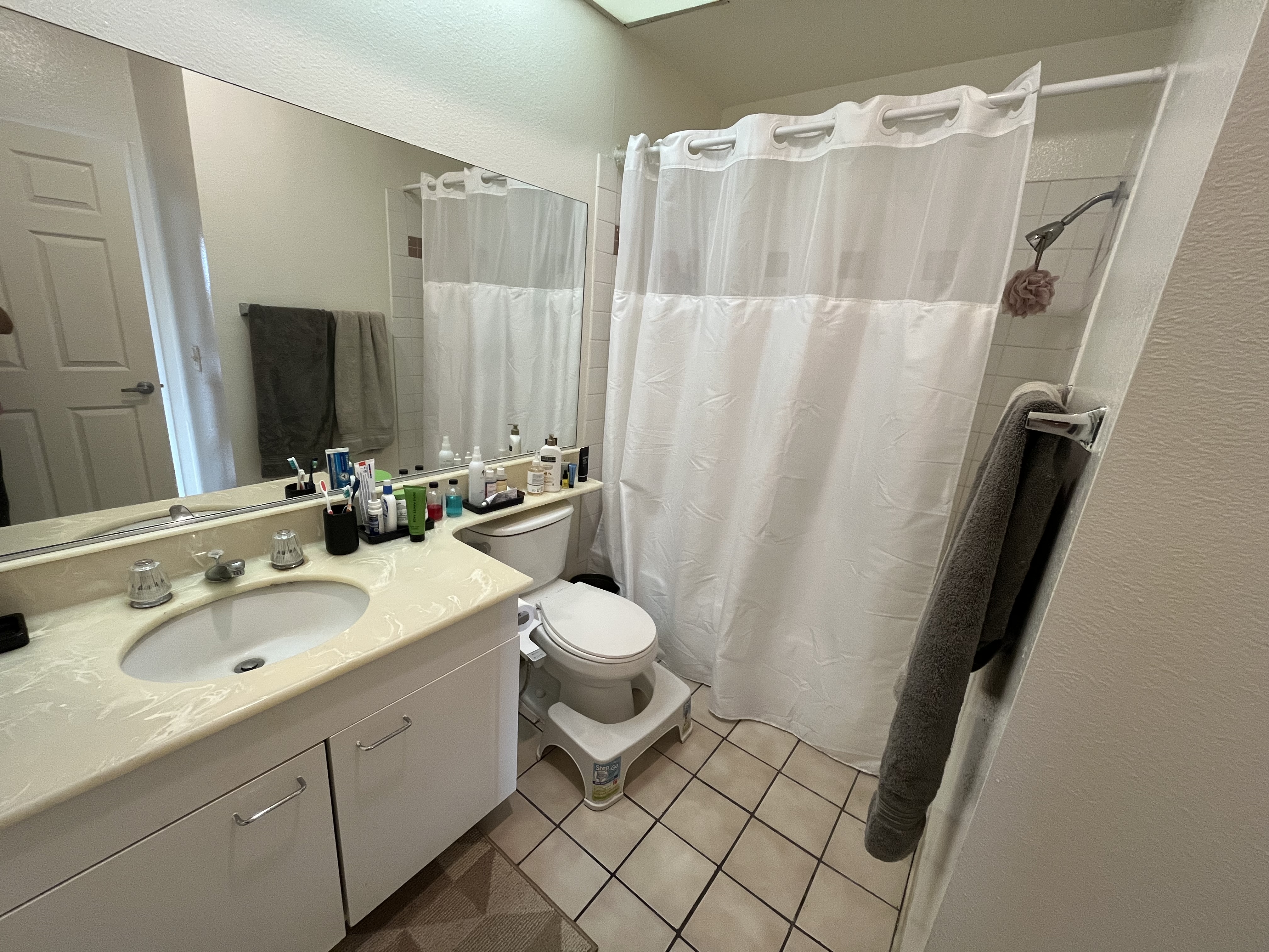 1 Bedroom + 1 Bathroom Available in a 2BD 2BTH in Brentwood/Santa Monica , ucla, 1245 McClellan Dr, Los Angeles, CA 90025, USA, Photo:6